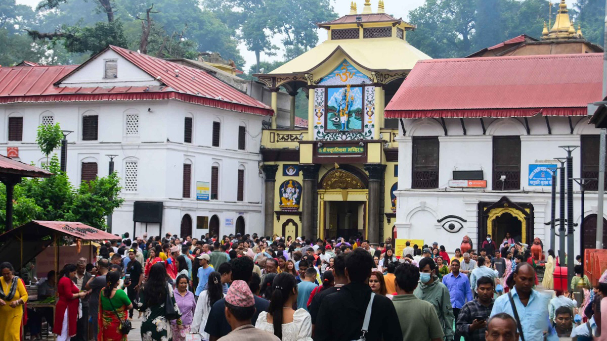महाशिवरात्रिको तयारीस्वरूप पशुपति क्षेत्रमा सफाइ